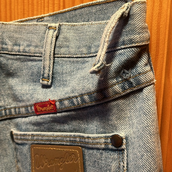 WRANGLER - High Rise - Vintage Jeans - Weathered Tears’ - Size: W30”/L30” - Picture 7 of 7